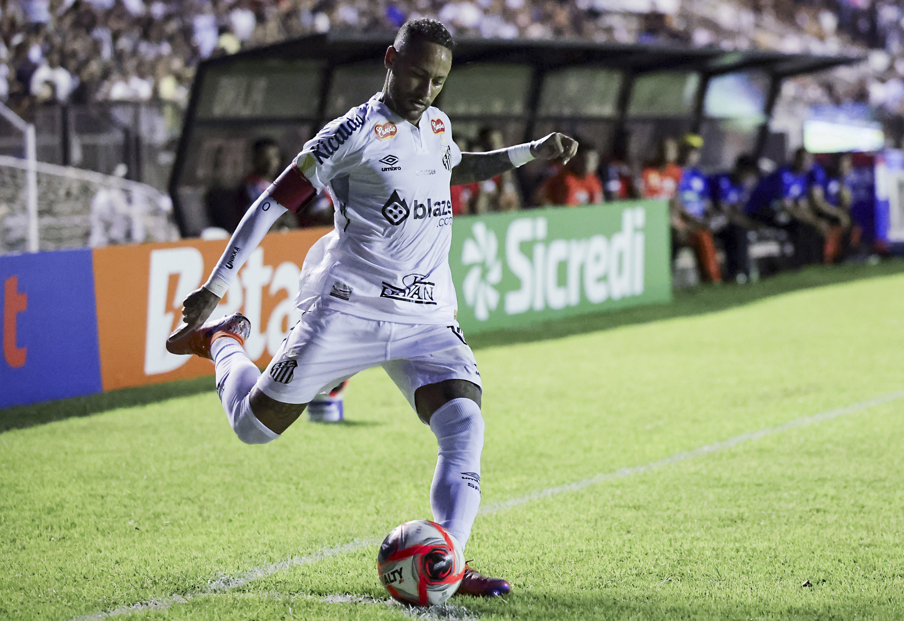 星空体育-内马尔连续五场比赛得分超过锐不可当，西班牙队不断突破！