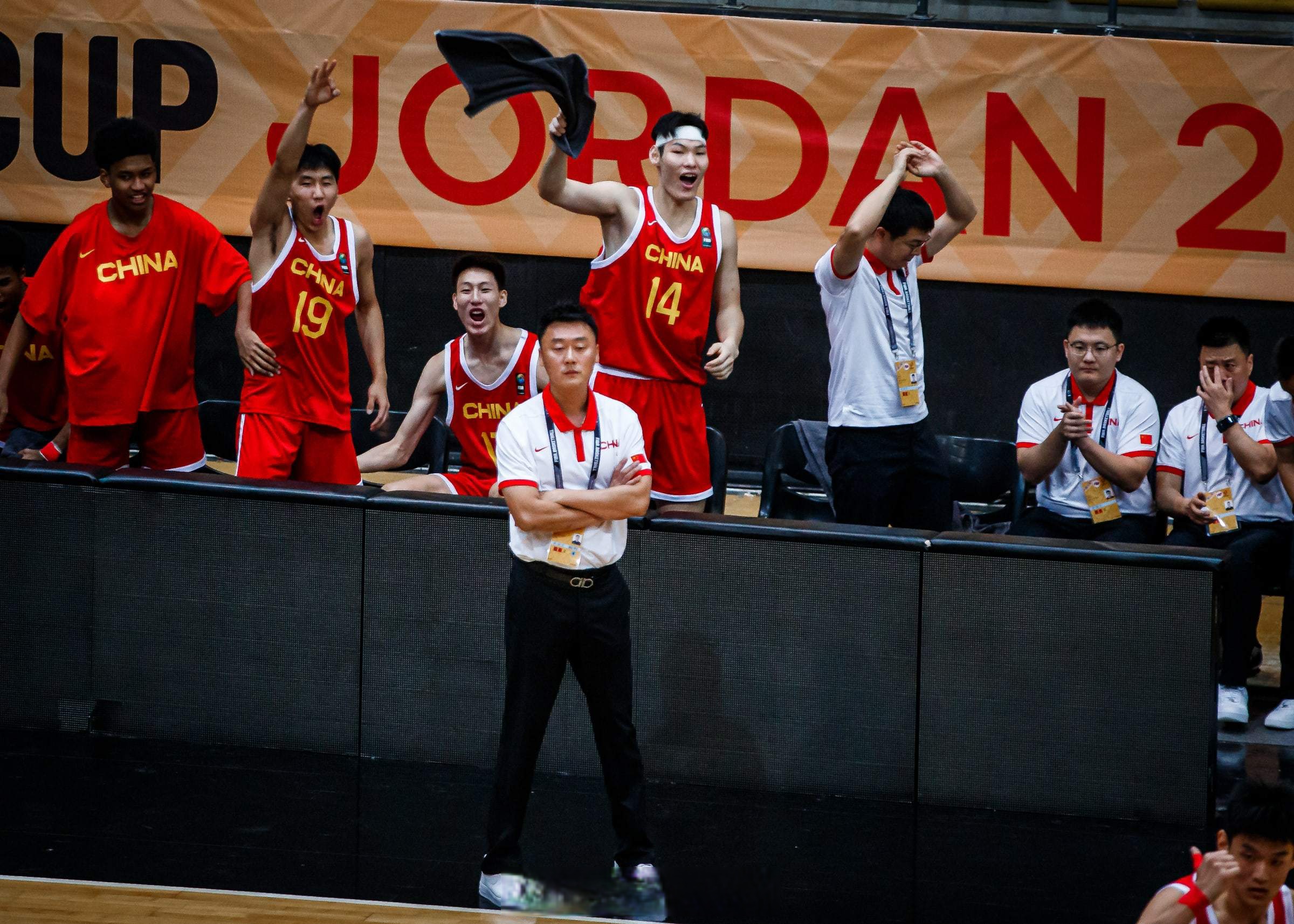 关于德国队观众热烈欢呼！，东契奇迎来五赛季出色发挥引发球迷热议的信息