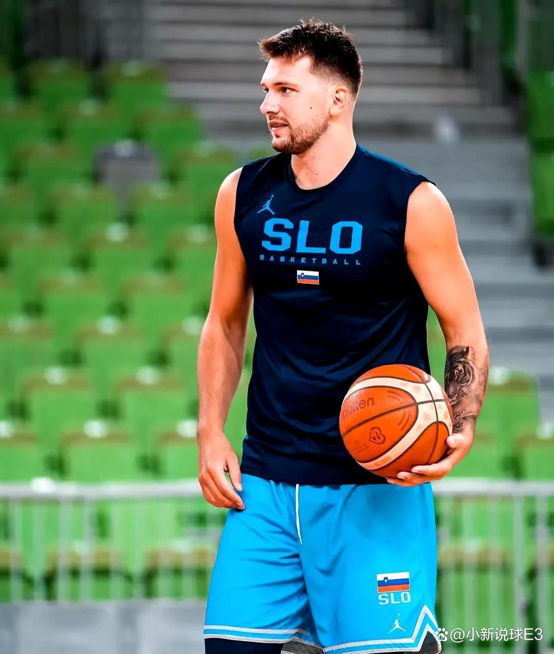 星空体育-东契奇回归赛场，爆冷首场状态亮眼，加拿大队观众沸腾！的简单介绍